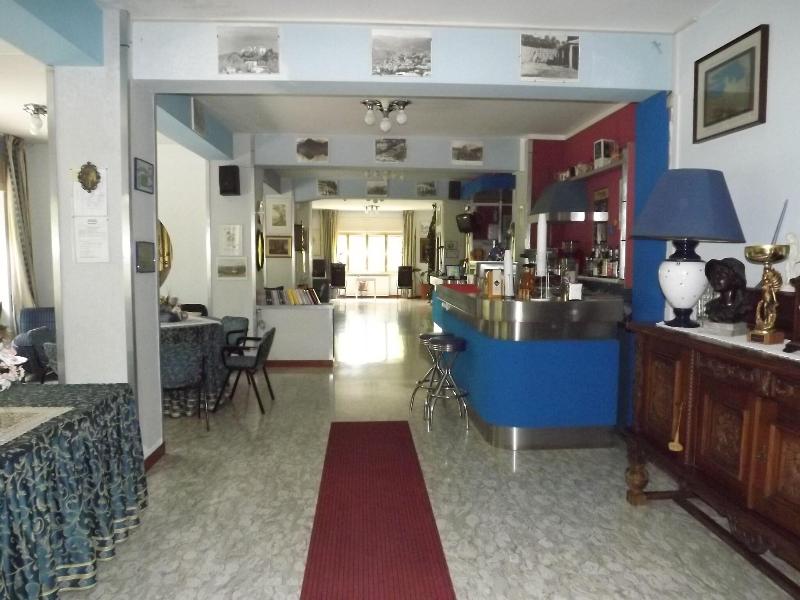 King Hotel - Lobi