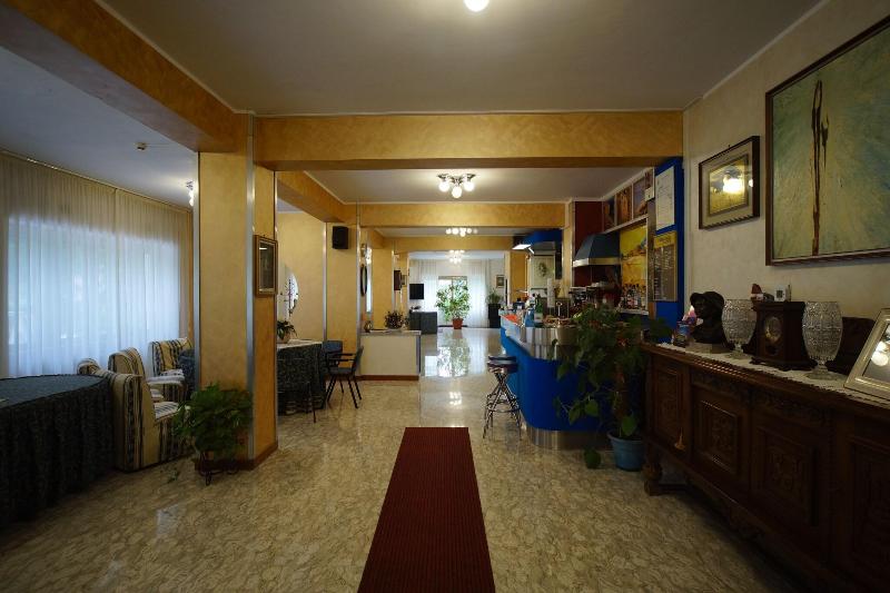 King Hotel - Lobi