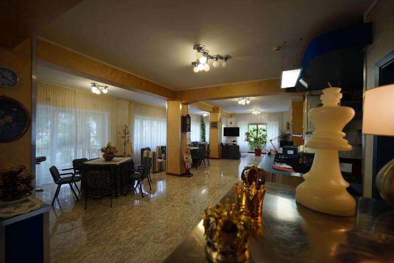 King Hotel - Lobi