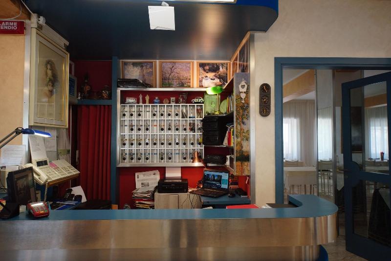 King Hotel - Lobi
