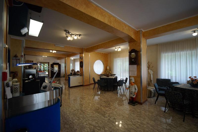 King Hotel - Lobi