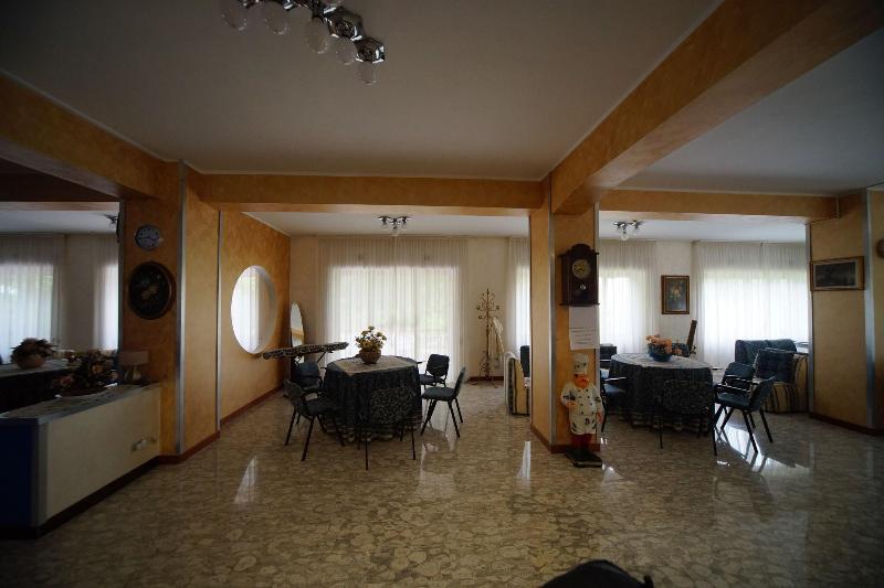 King Hotel - Lobi