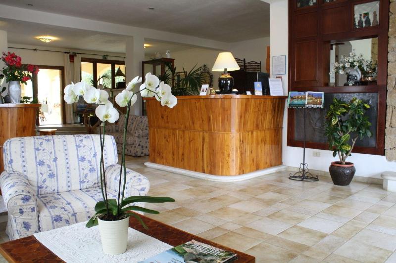 Hotel San Pantaleo - Lobi