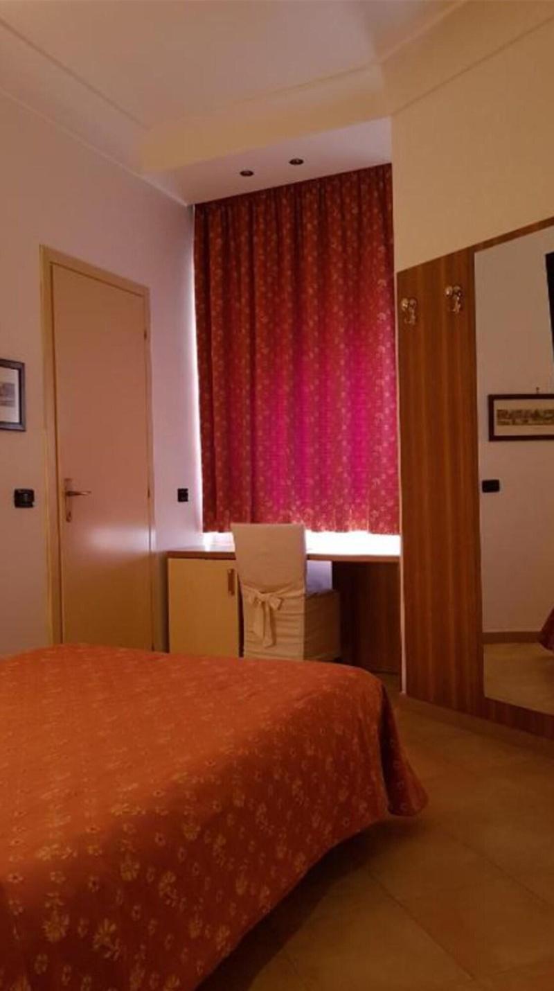 Hotel Mediterraneo - Oda