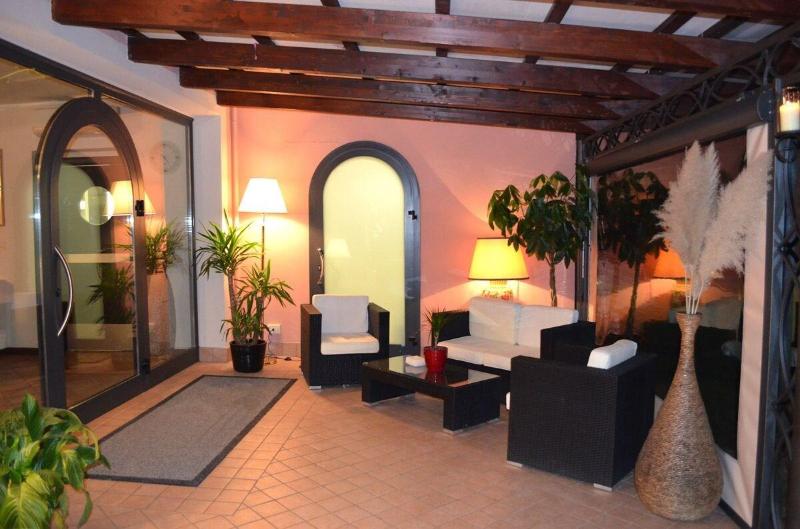 Queen Hotel - Lobi