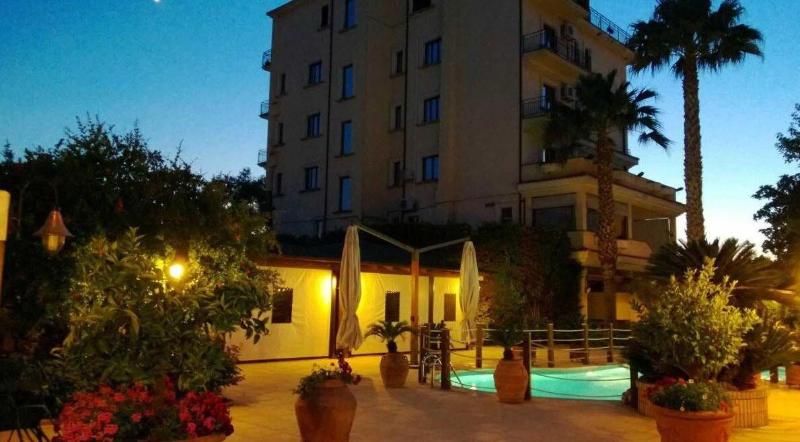 Hotel La Rotonda - Genel