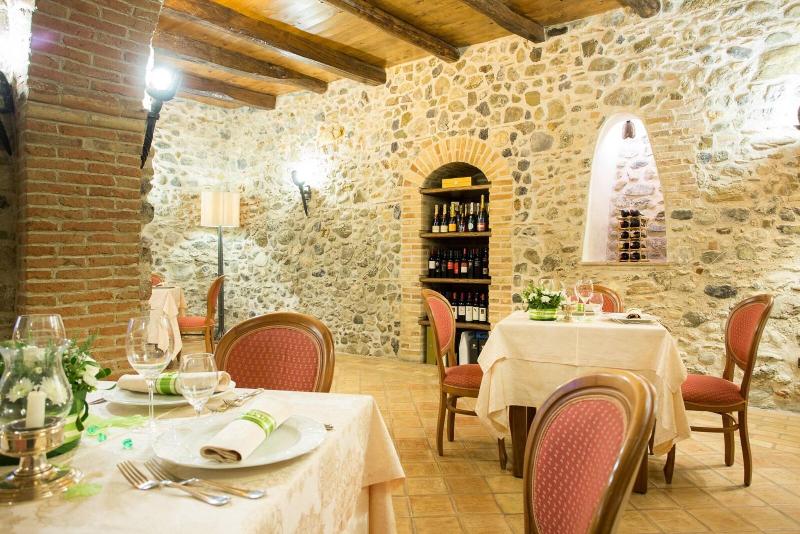 Castello Di Altomonte - Aktivite