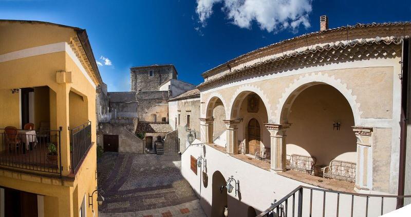 Castello Di Altomonte - Genel