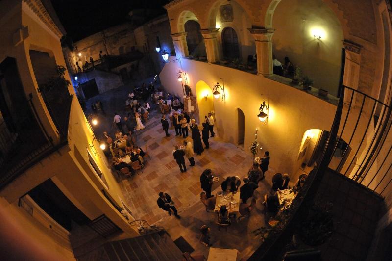 Castello Di Altomonte - Genel