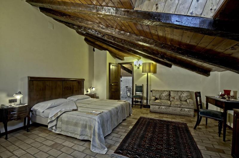 Castello Di Altomonte - Oda