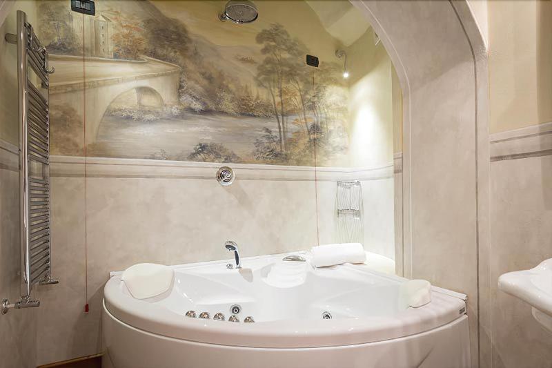 Castello Di Pontebosio Luxury Resort - Oda