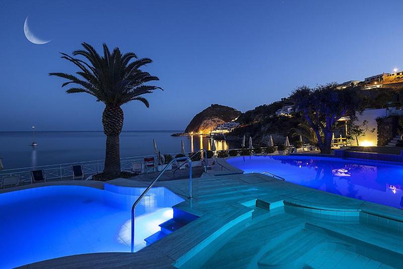 Apollon Club - Genel