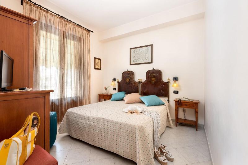 Hotel Mediterraneo - Oda
