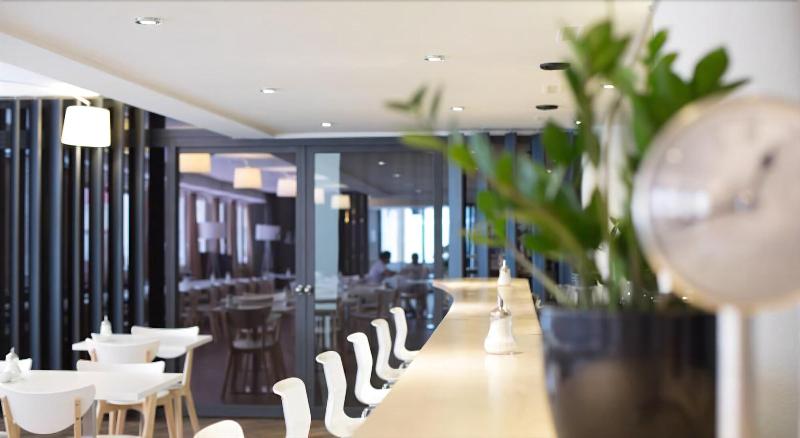 Hotel Alpha - Bar