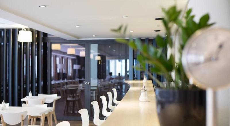Hotel Alpha - Lobi