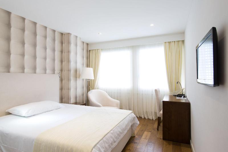 Hotel Alpha - Oda