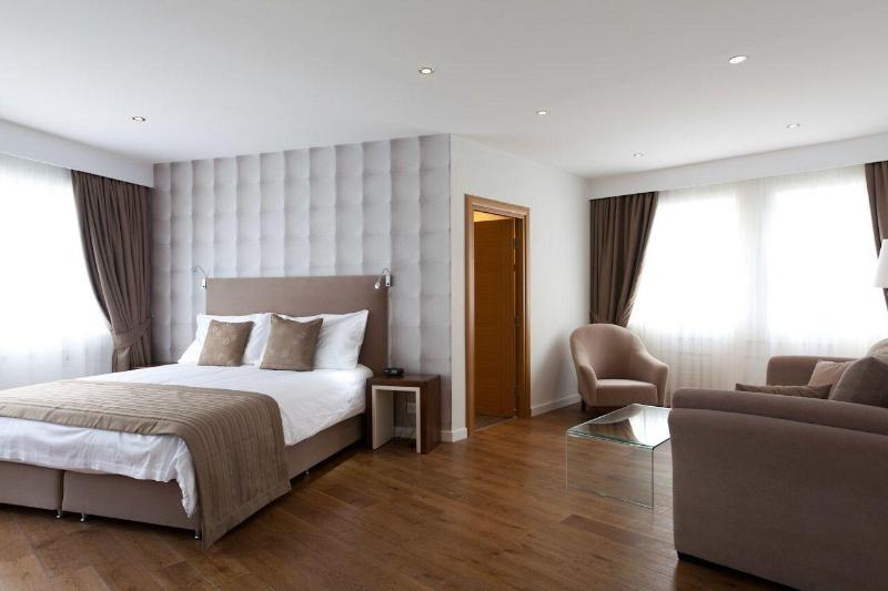 Hotel Alpha - Oda