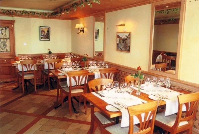 Hotel De Ville - Restoran