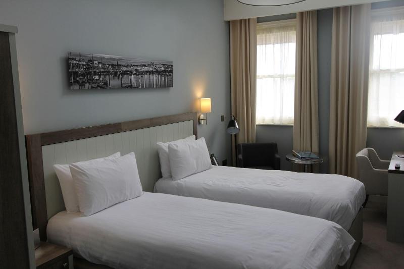 Yarrow Hotel - Oda