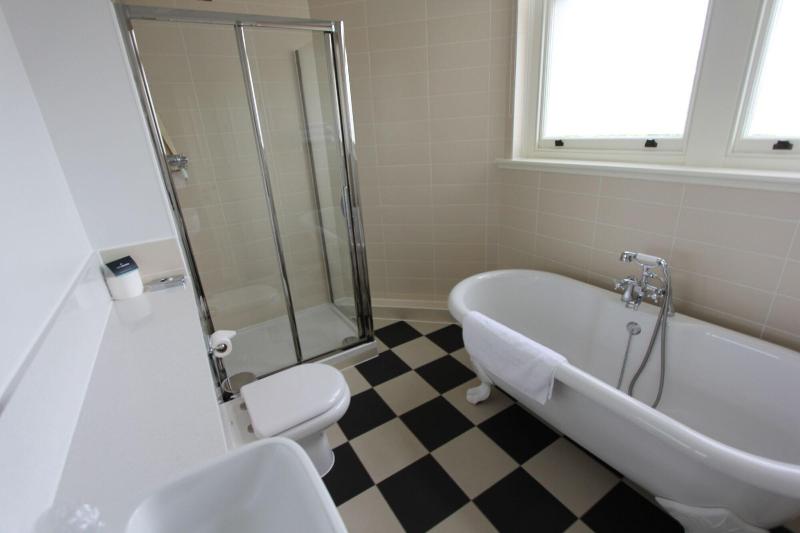 Yarrow Hotel - Oda