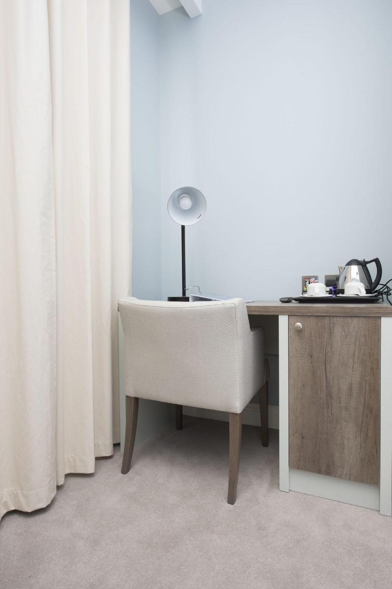 Yarrow Hotel - Oda