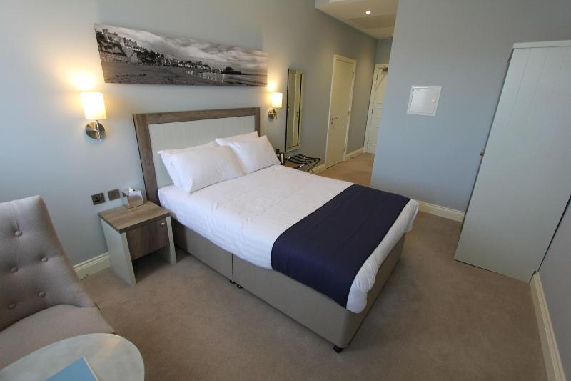 Yarrow Hotel - Oda
