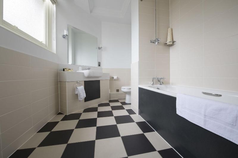 Yarrow Hotel - Oda