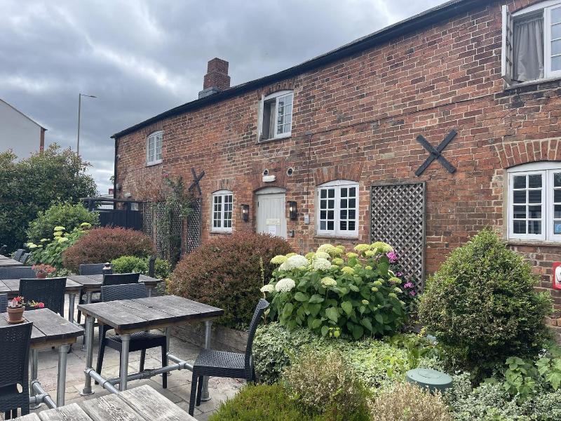 The Three Pigeons Inn - Genel