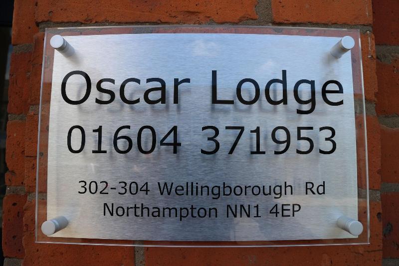 Oscar Lodge - Genel