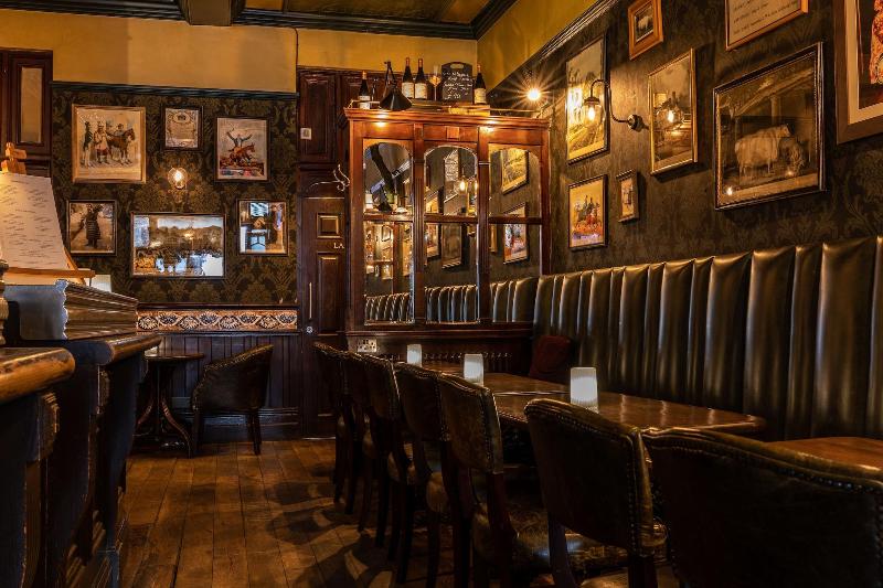 Fox And Anchor - Bar