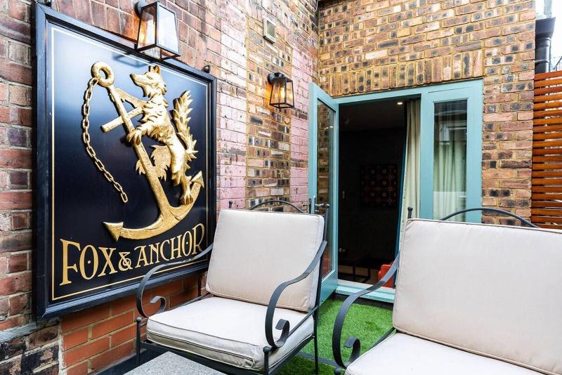 Fox And Anchor - Teras