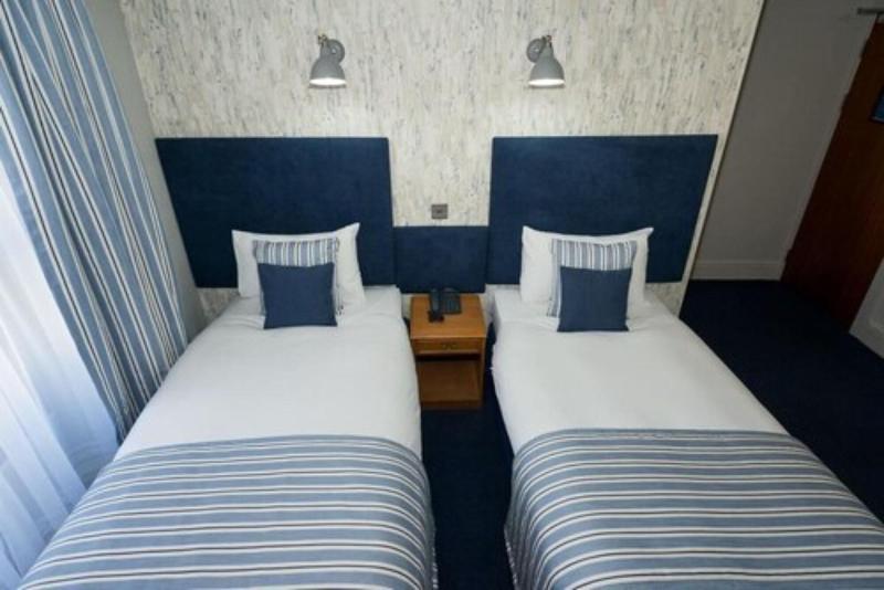 Falcon Hotel - Oda