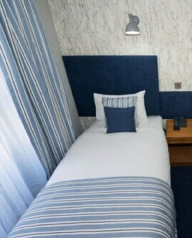 Falcon Hotel - Oda