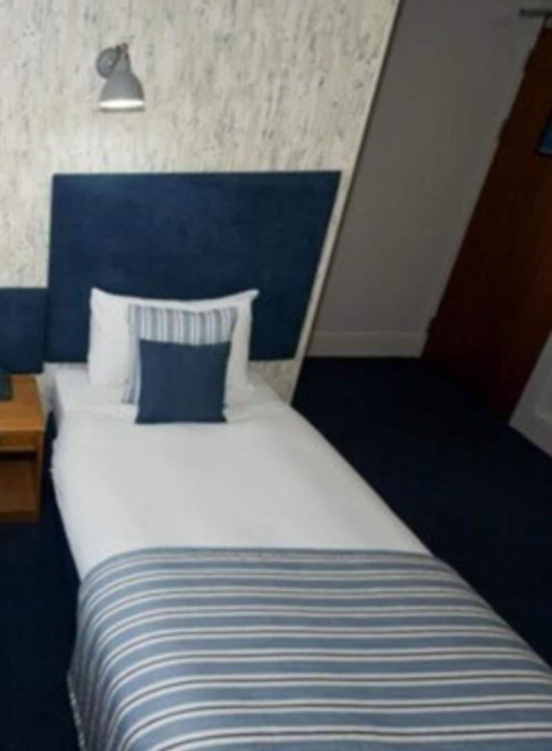 Falcon Hotel - Oda