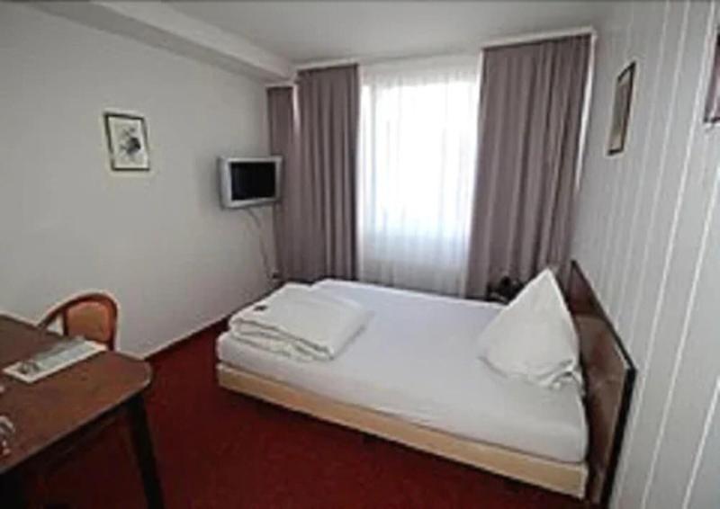 Hotel Alpha - Oda