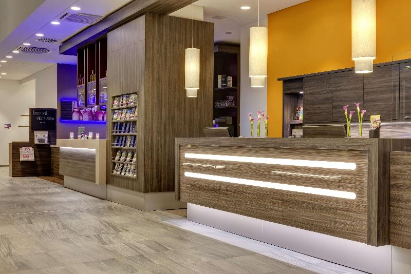 Park Inn By Radisson Neumarkt - Lobi