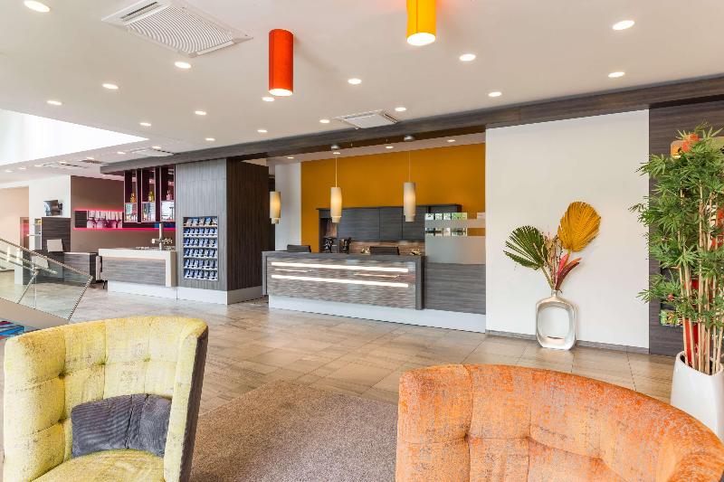 Park Inn By Radisson Neumarkt - Lobi