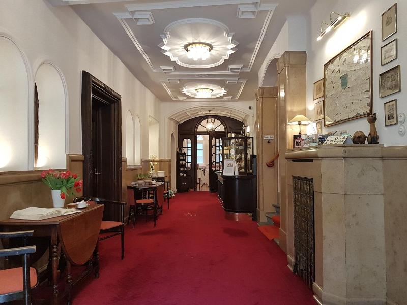 Hotel Goldener Anker - Lobi