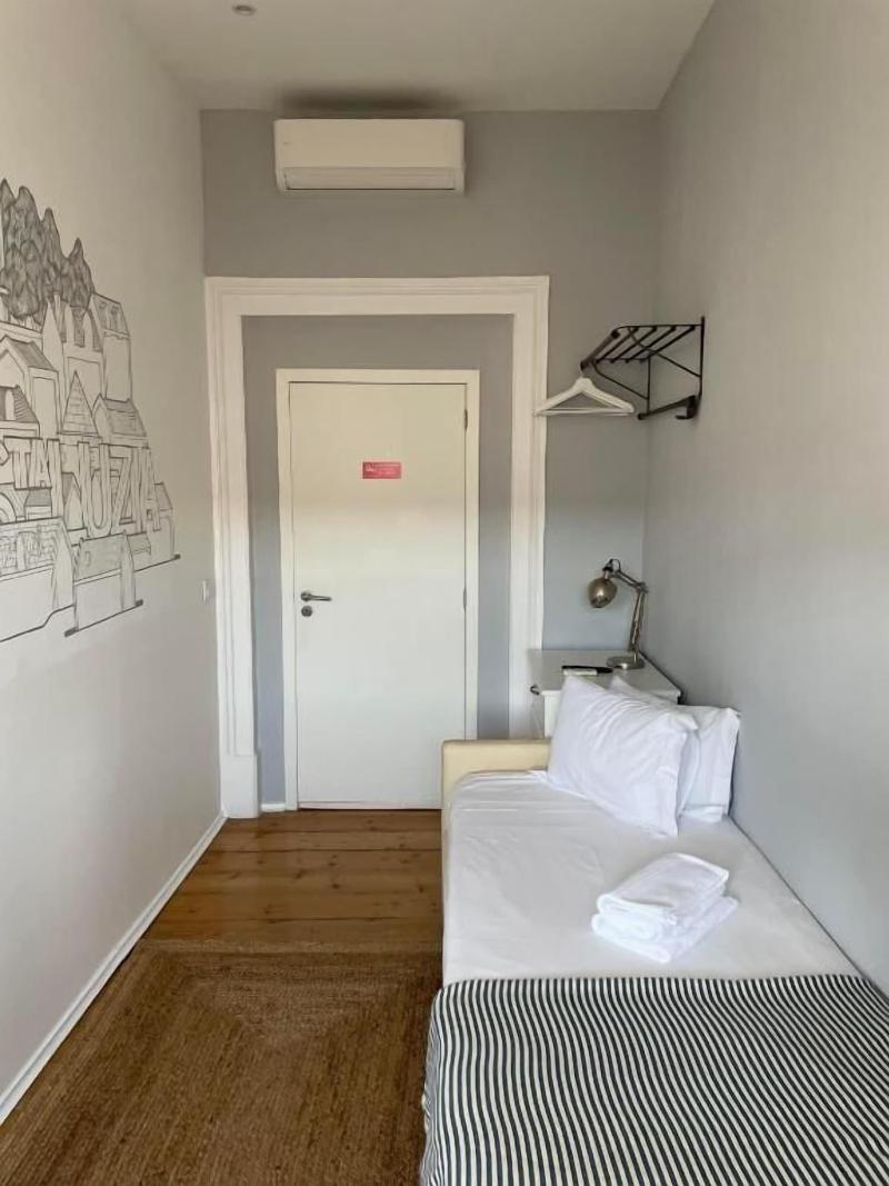 Lisbon Check-In Guesthouse - Oda