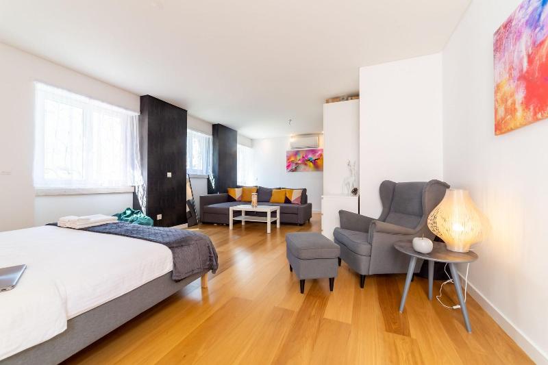 Industrial Lisbon Apartment - Adults Only - Oda