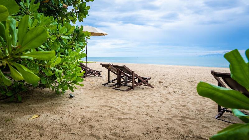 Baan Klang Aow Beach Resort - Plaj