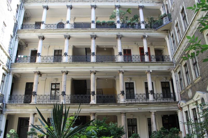 Omega Guesthouse Budapest - Genel