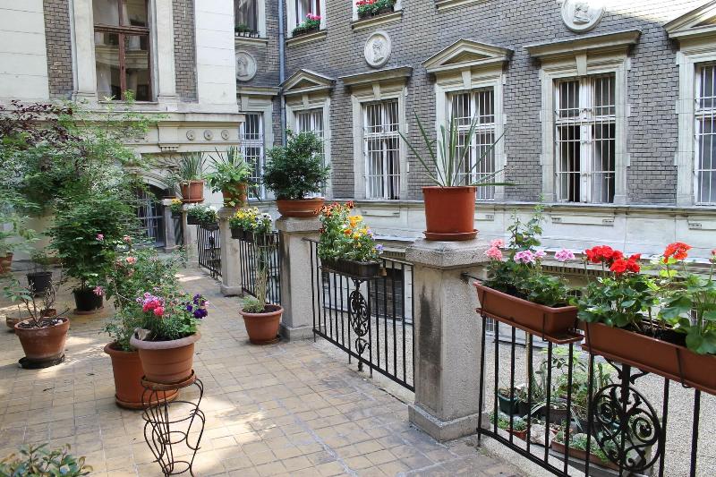Omega Guesthouse Budapest - Genel