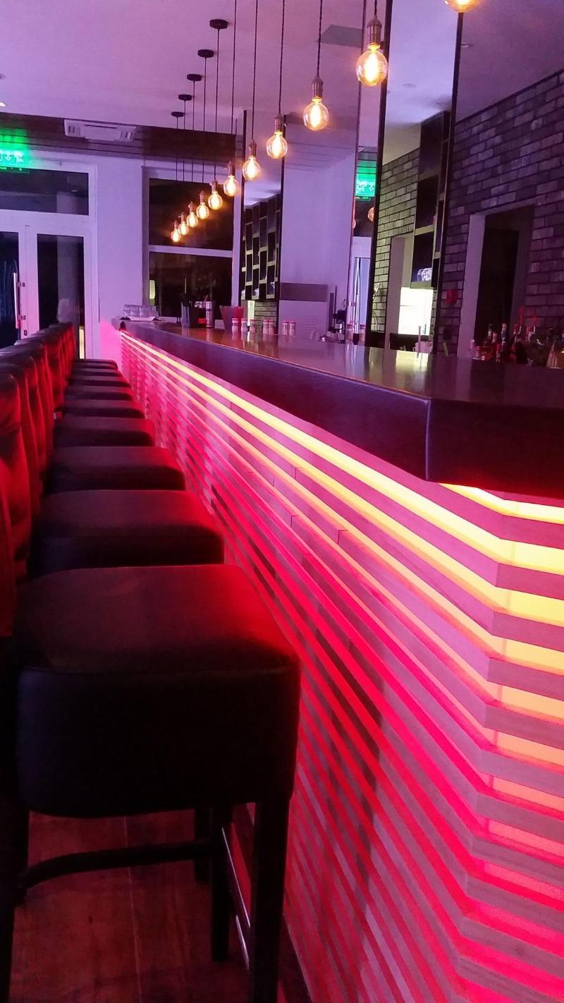 Sunset Split Rooms - Bar
