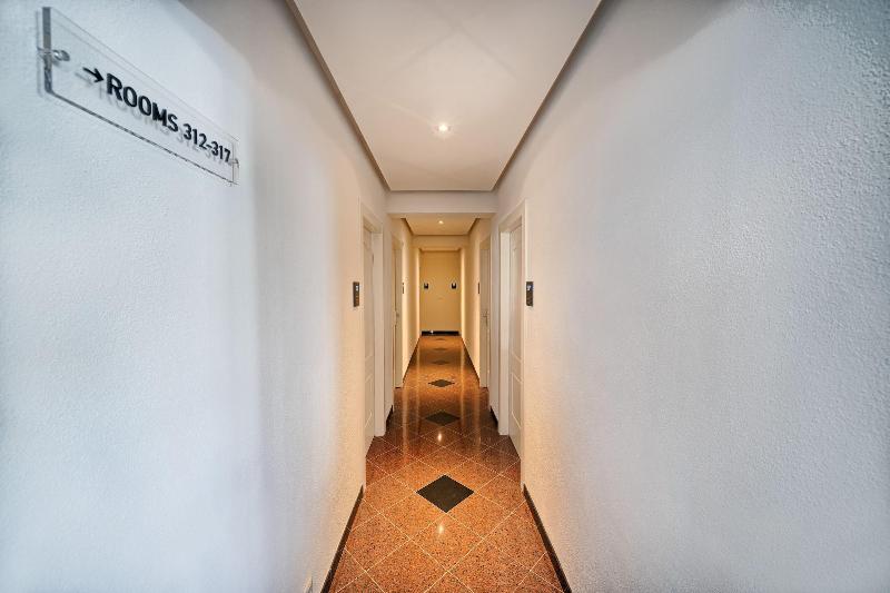 Sunset Split Rooms - Lobi
