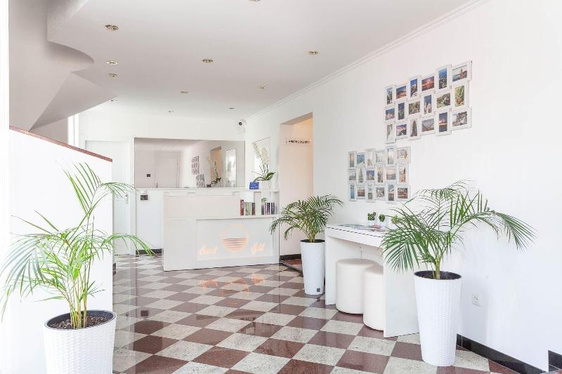 Sunset Split Rooms - Lobi