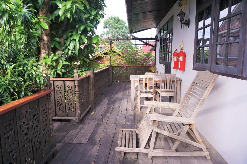 Tiptopthai House by ZUZU - Teras