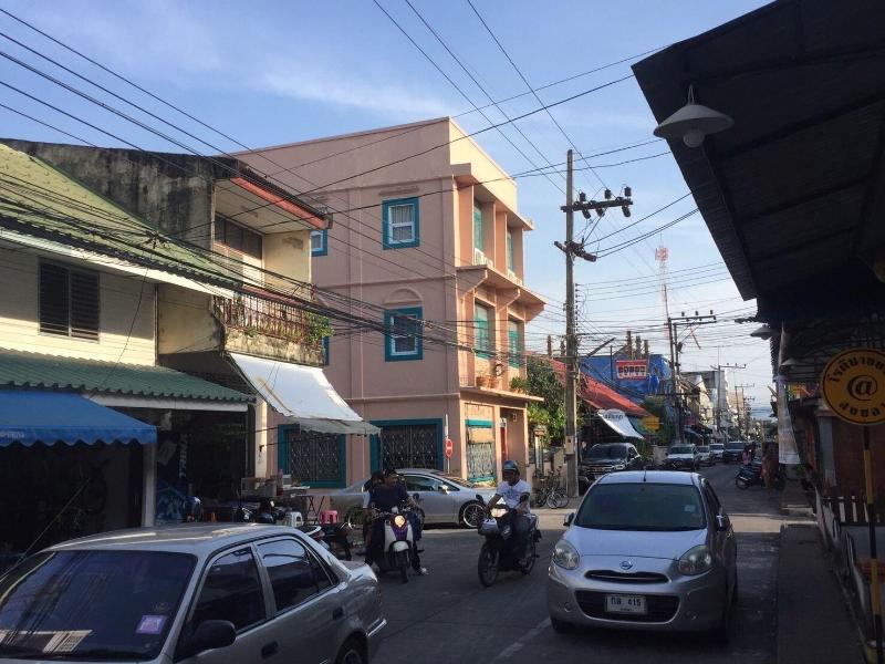 Baan Nai Nakhon - Genel