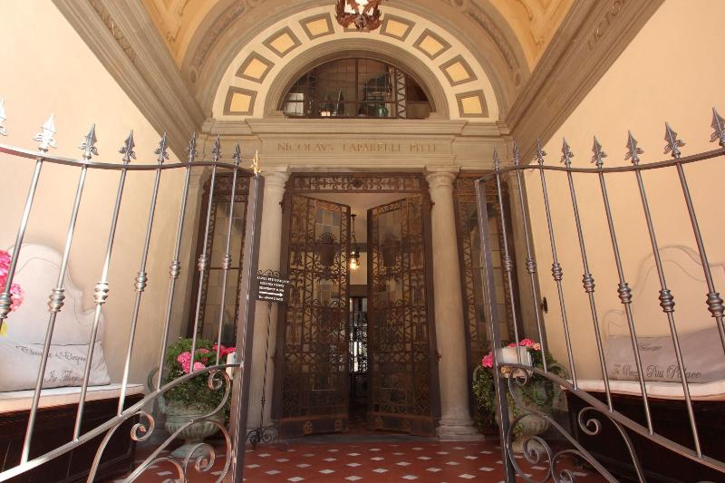 Piazza Pitti Palace - Lobi