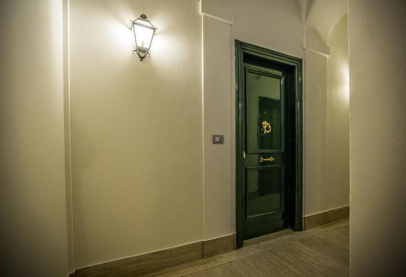 Trevi Contemporary Suite - Lobi